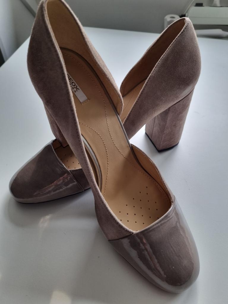 Dames pumps van Geox, Kleding | Dames, Schoenen, Ophalen of Verzenden, Nieuw, Beige