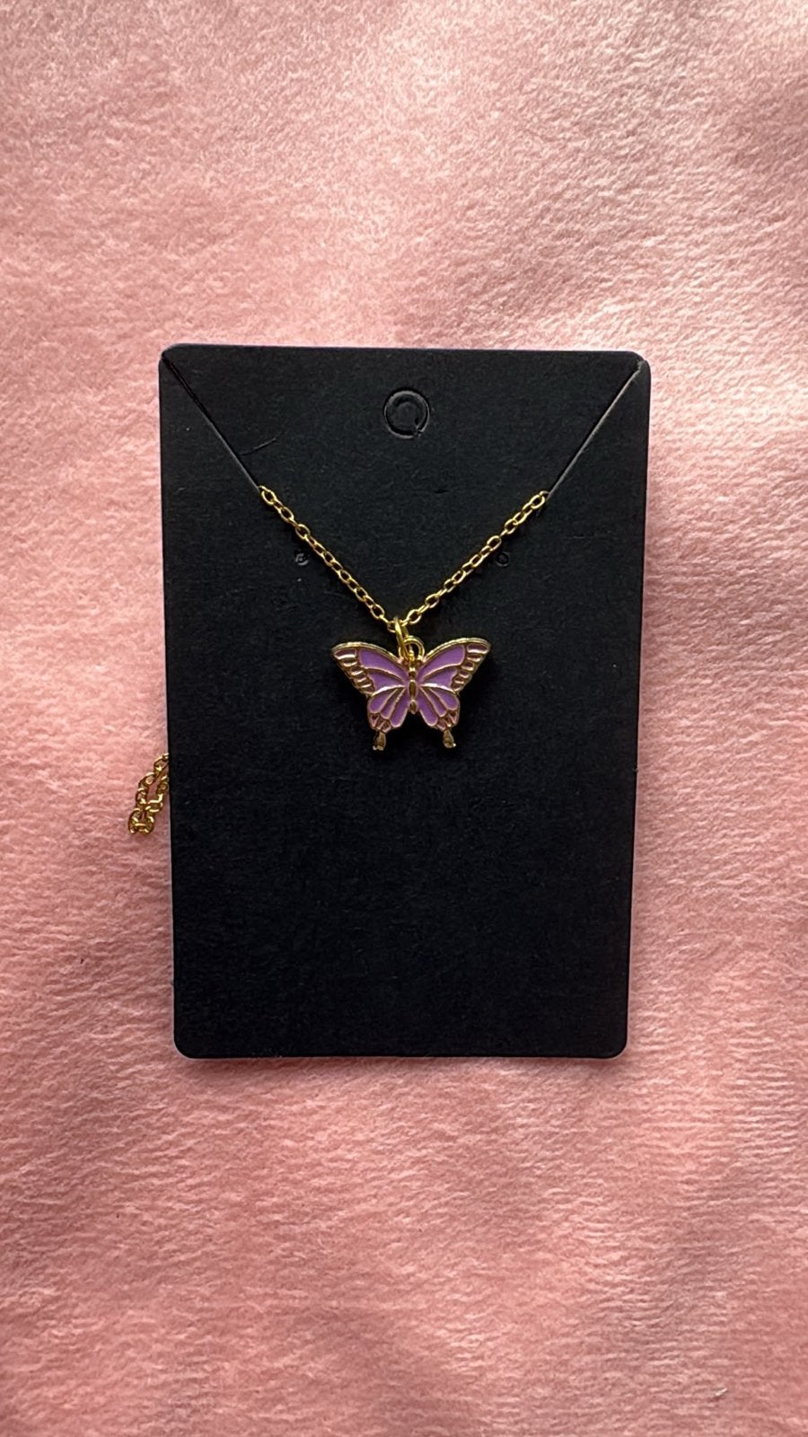 Goudkleurige ketting met paarse vlinder hanger, nieuw, Verzenden, Nieuw, Goud, Overige materialen