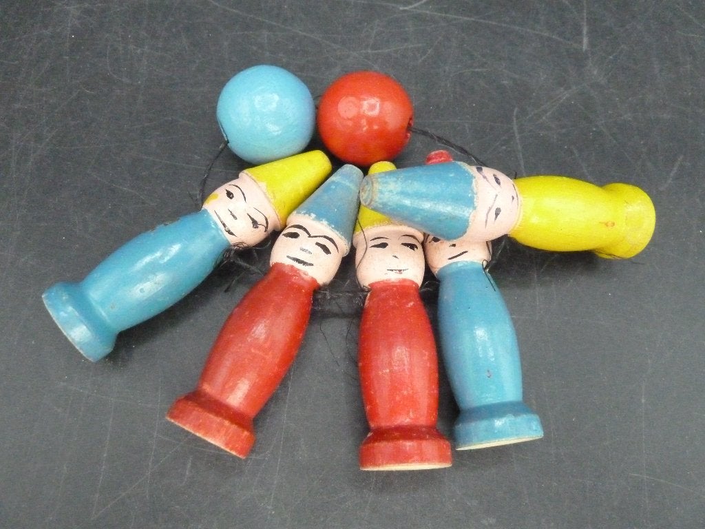 5 miniatuurkegels met 2 ballen van hout., Antiek en Kunst, Ophalen of Verzenden