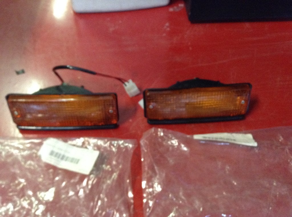 Nieuw set bumper knipperlichten Toyota Corolla KE75, Ophalen of Verzenden, Nieuw