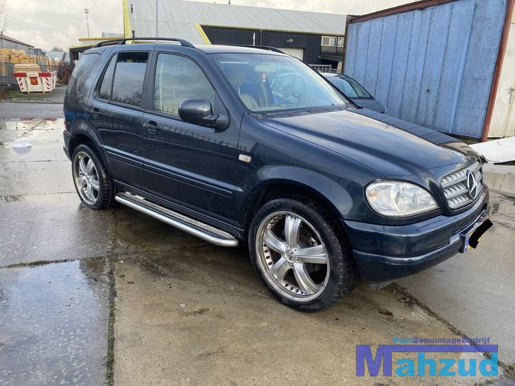 MERCEDES ML W163 donker Groen 189 rechts voor deur 1998-2005, Auto-onderdelen, Gebruikt, Mercedes-Benz AG, Deur, Mercedes-Benz
