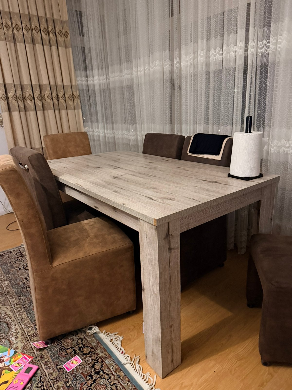 Eet tafel met 6 stolen, Ophalen, Zo goed als nieuw, 4 tot 6 stoelen
