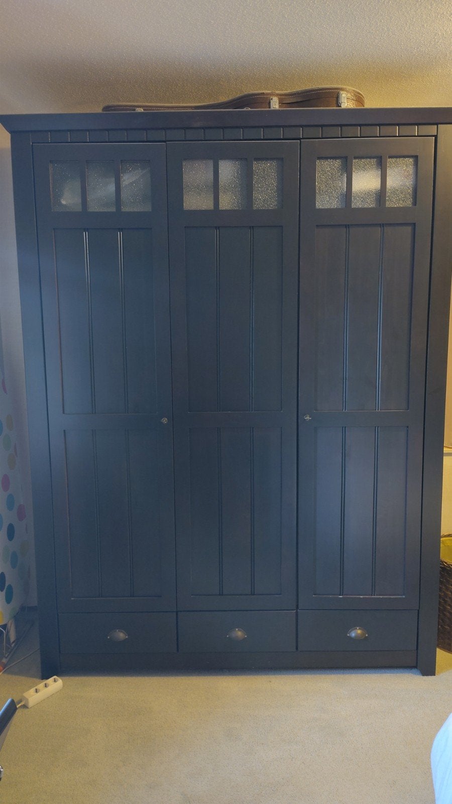 Jaipur klerenkast zwart 225x173x59 drie deuren, Ophalen, Met deur(en), Gebruikt, 200 cm of meer