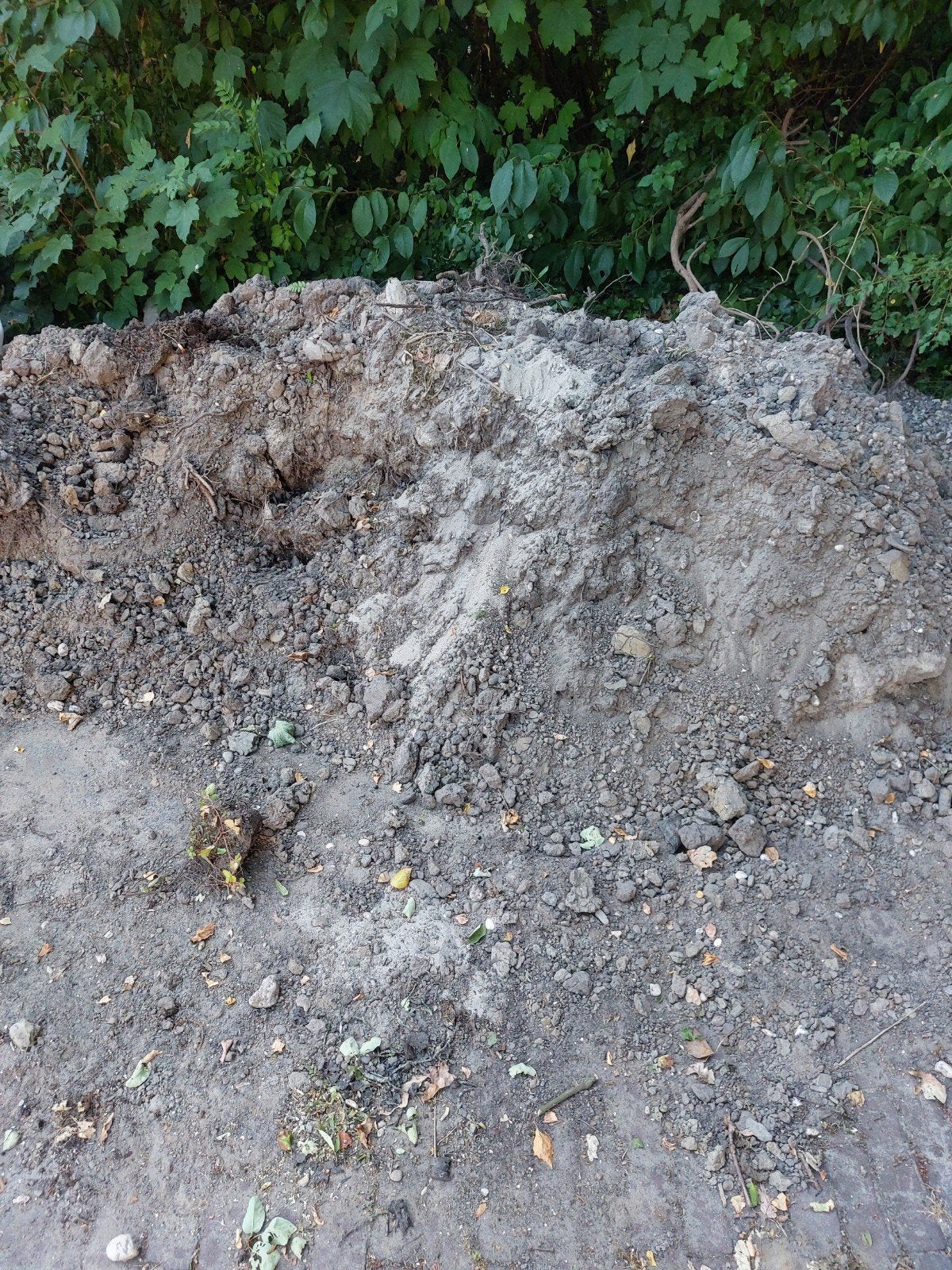 Gratis tuinaarde en kiezelsteentjes/grind, Tuin en Terras, Zand, Ophalen, Overige typen