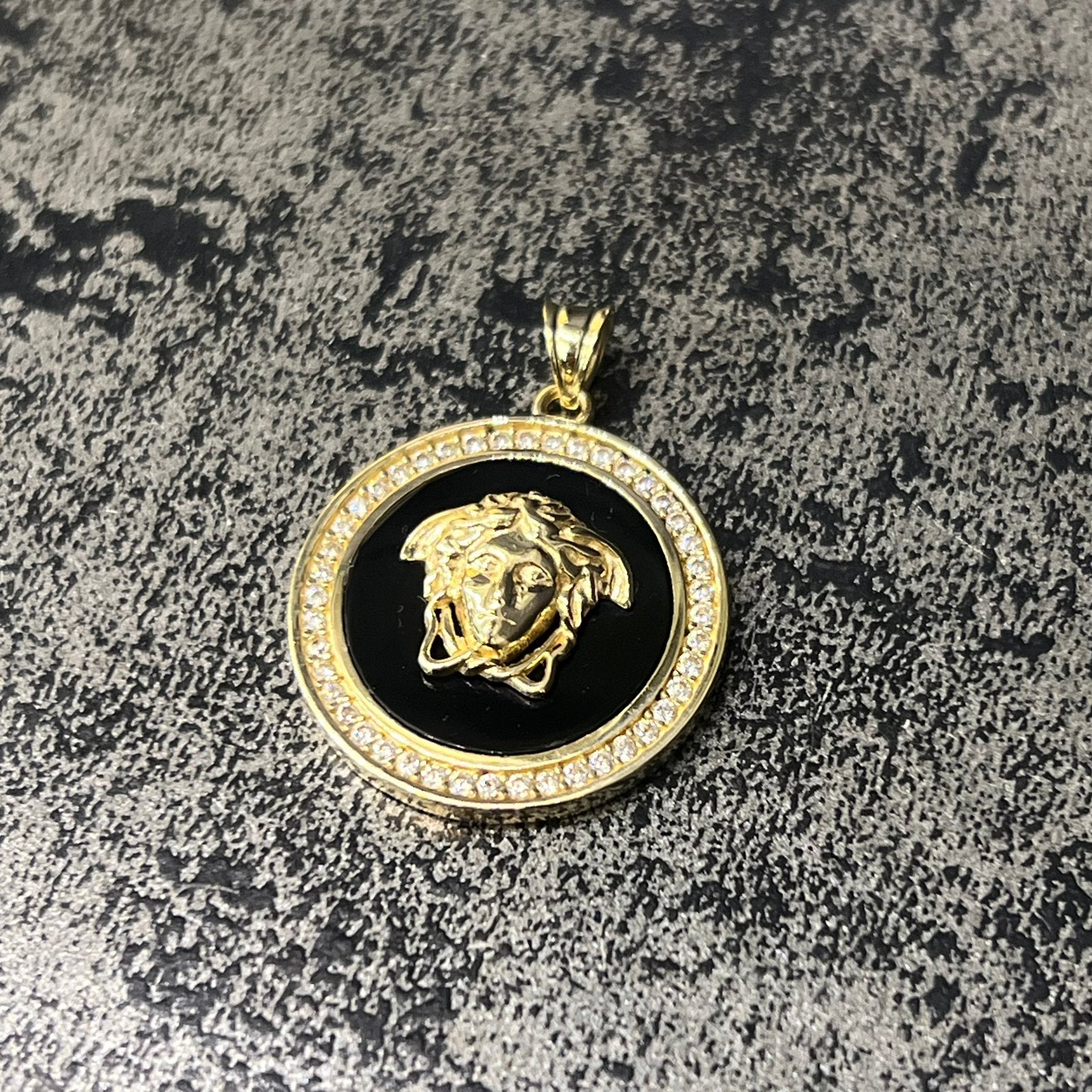 14 karaat gouden hanger versace model kettinghanger, Ophalen of Verzenden, Nieuw, Goud, Kruis of Symbool