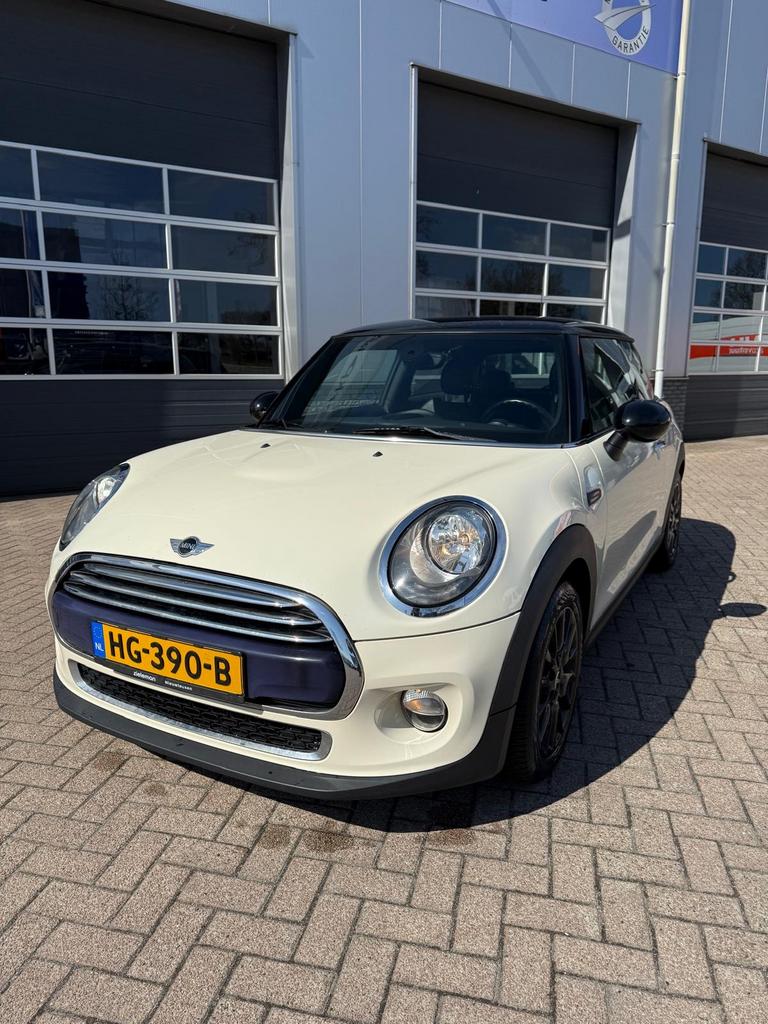 Mini Cooper 1.4 85KW 2015 Wit, Auto's, 4 stoelen, Wit, Bedrijf, Diesel