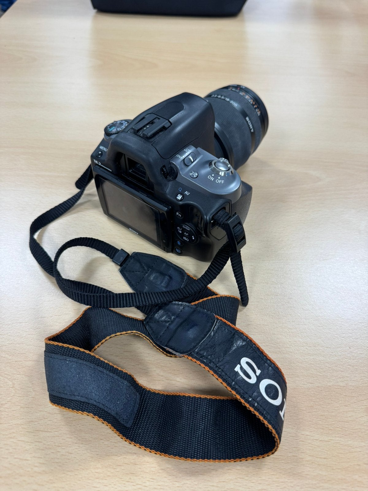 Sony a380 + SAL18200, Ophalen of Verzenden, Zo goed als nieuw, Schoudertas, Overige merken