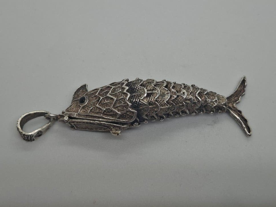 Antieke Zilveren Flexibele Vis Parfumdoosje - 8 cm, Ophalen of Verzenden, Hanger, Met edelsteen