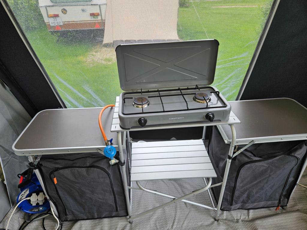 Keukenmeubel en 2 pits gasfornuis, Ophalen, Zo goed als nieuw, Campingkast