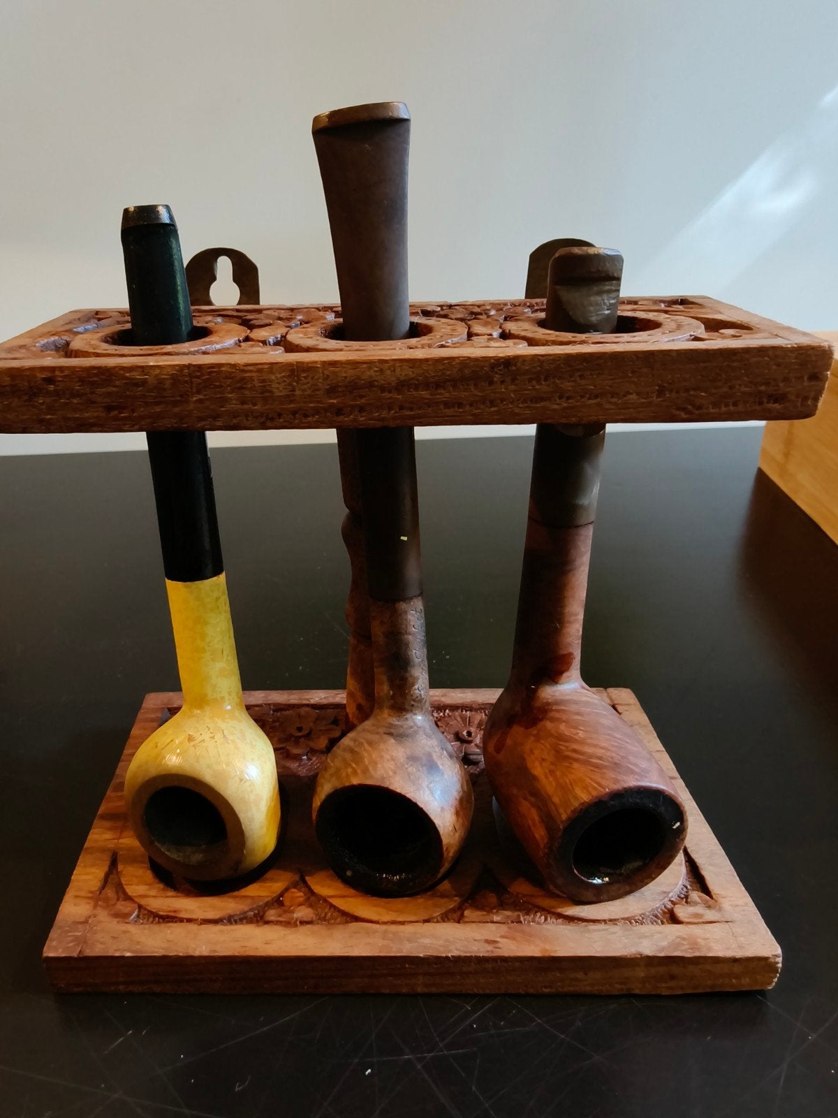 Vintage houten pijpenrek met 3 tabakspijpen, Verzamelen, Ophalen of Verzenden, Gebruikt