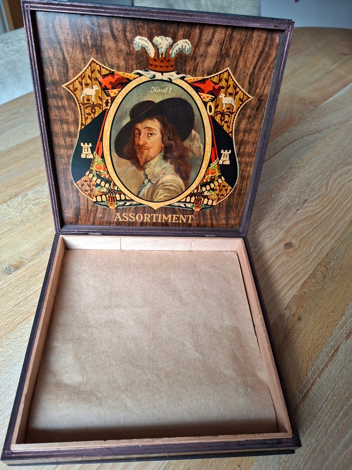 Zeldzame grote Karel 1 Assortiment sigarenkist notenhout, Ophalen of Verzenden, Zo goed als nieuw