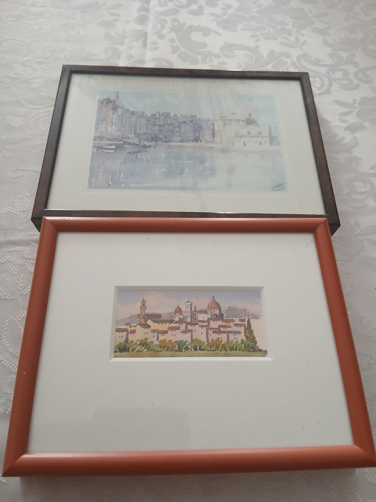 Twee ingelijste aquarellen: havengezicht en stadsgezicht, Ophalen of Verzenden, Tekening, Aquarel, Ingelijst