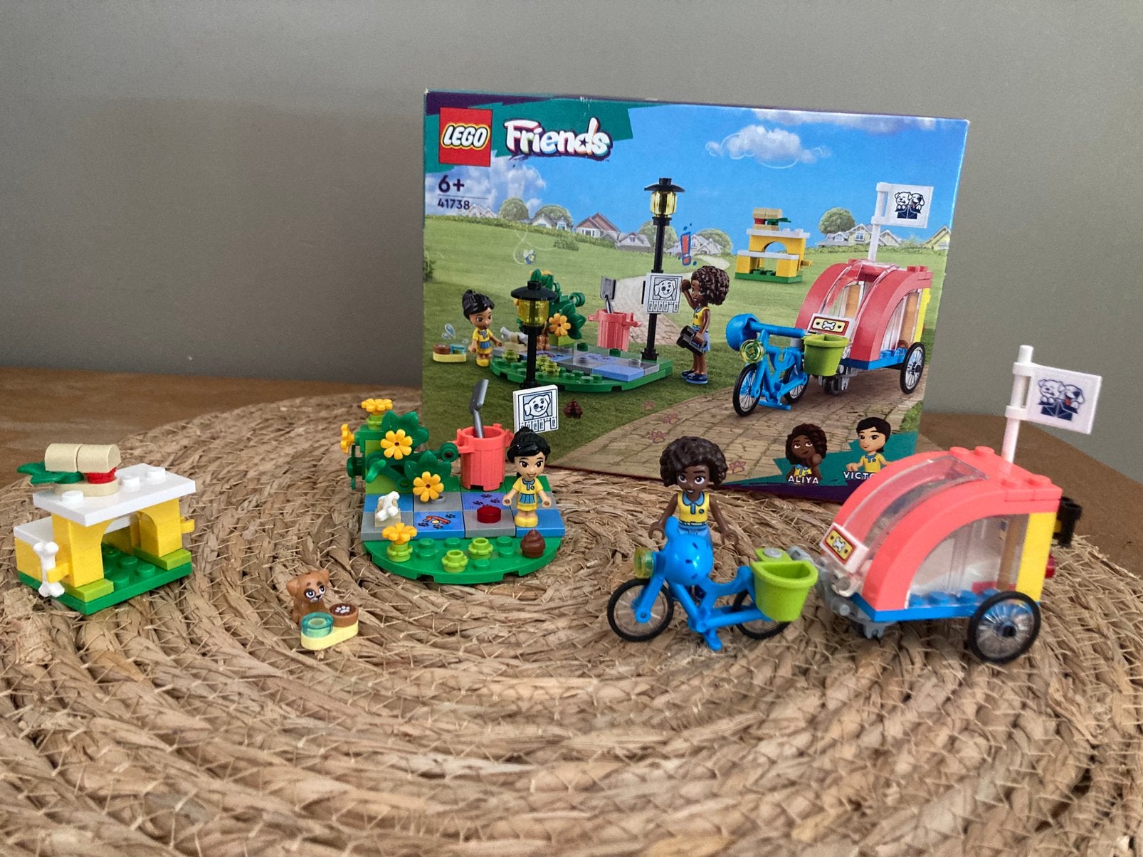 Lego Friends 41738 Hondenreddingsbusje - Zo goed als nieuw, Lego, Friends, Ophalen of Verzenden, Zo goed als nieuw