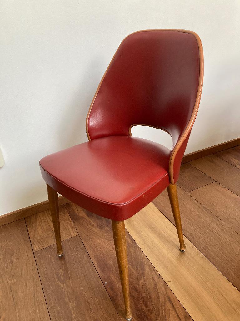 8 kloosterstoelen, Huis en Inrichting, Stoelen, Gebruikt, Vijf, Zes of meer stoelen, Hout, Overige materialen, Rood, Ophalen