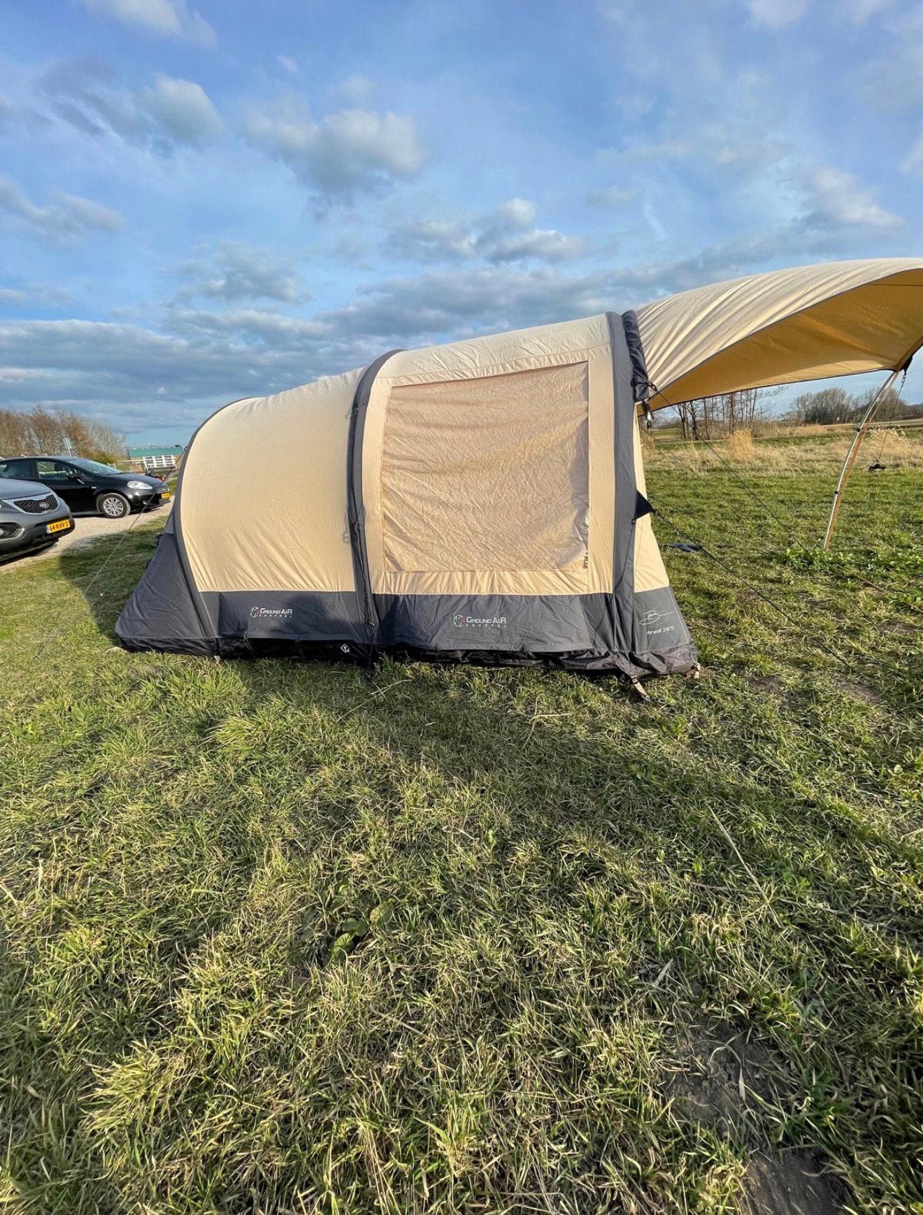 Opblaas tent, Ophalen, Zo goed als nieuw, Tot en met 4