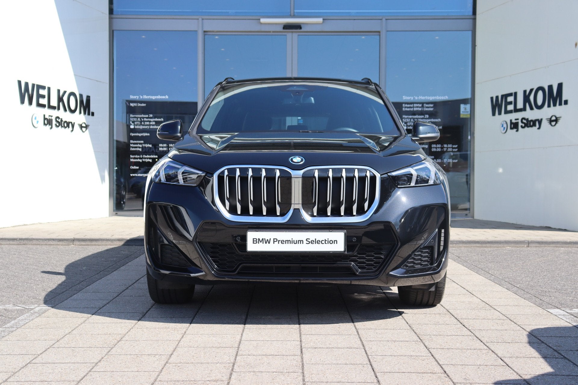 BMW iX1 eDrive20 M Sport / Trekhaak / Panoramadak / Sportsto, Auto's, Gebruikt, Met garantie (alle), 24 min, Zwart