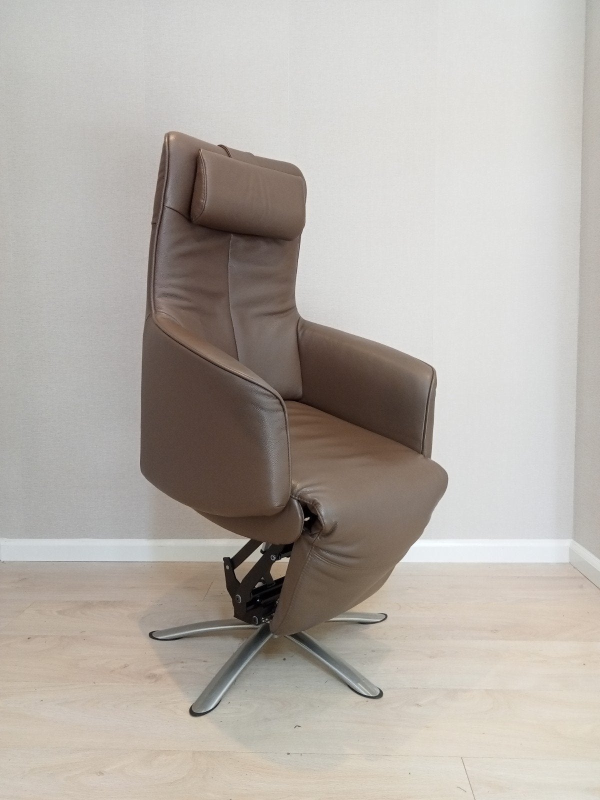 Prachtige Twice Toekomst Sta Relax Fauteuil op accu z.g.a.n., Ophalen of Verzenden, Zo goed als nieuw, Leer, De Toekomst Sta op stoel Twice