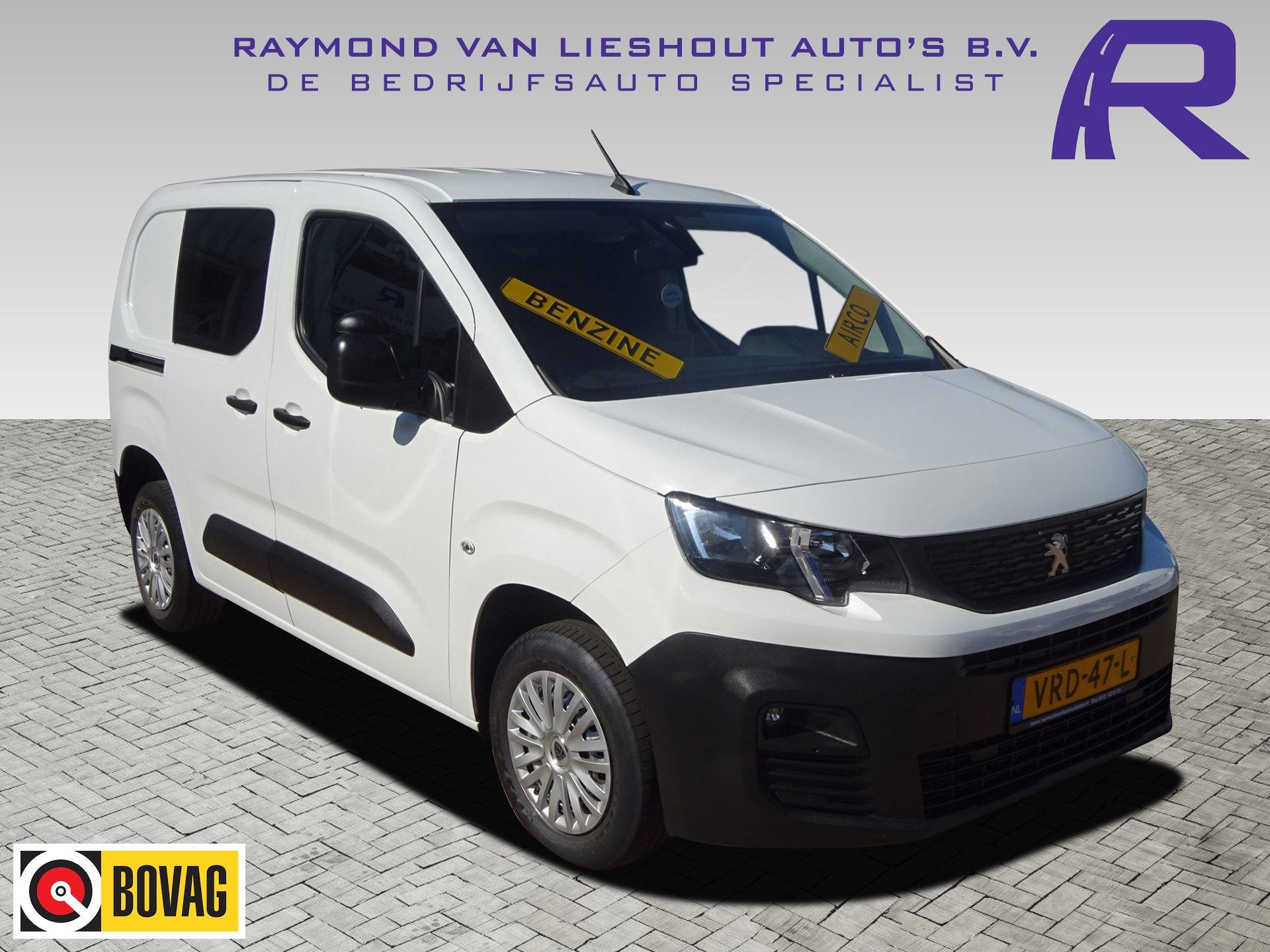 Peugeot Partner 1.2 PureTech Pro BENZINE AIRCO NAVI CRUISE C, Auto's, Voorwielaandrijving, Gebruikt, 1199 cc, Wit
