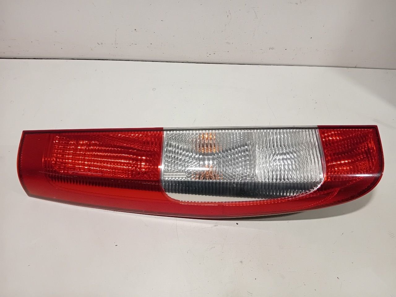 Achterlicht links buiten Mercedes-Benz Vito, Onderdelen@venauto.nl, Van der Ven Autorecycling B.V., Gebruikt, Ettenseweg 76, 4706 PB Roosendaal, The Netherlands