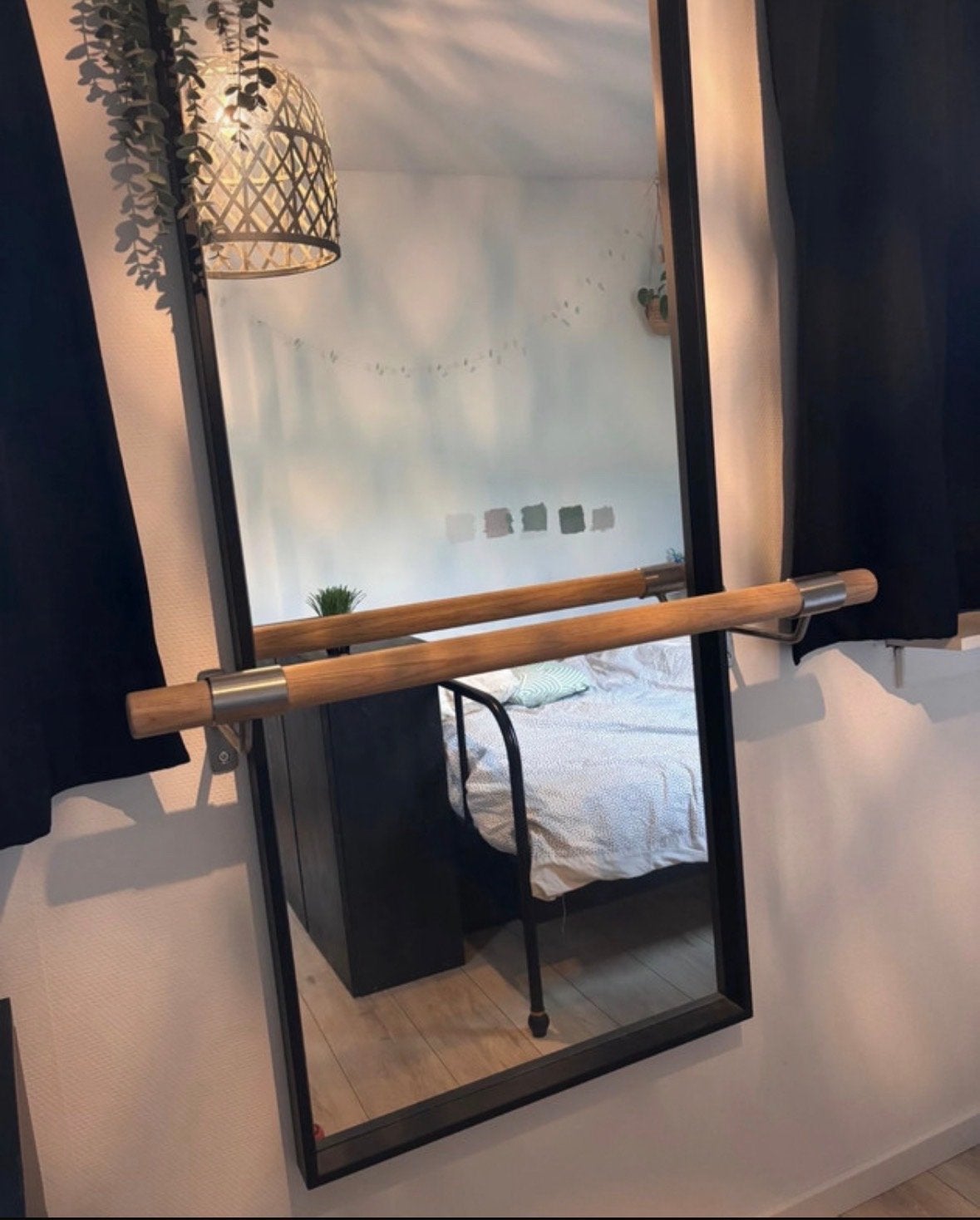 Spiegel met zwarte lijst, 150 cm hoog, Huis en Inrichting, Woonaccessoires | Spiegels, Ophalen, Gebruikt, 150 tot 200 cm, Rechthoekig