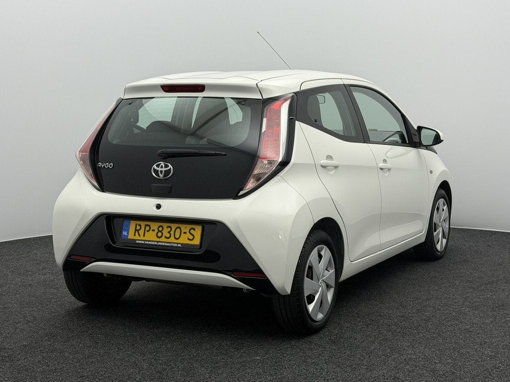 Toyota Aygo 1.0 VVT-i x-play | Cruise Control | Camera | Car, Voorwielaandrijving, Stof, Gebruikt, Wit