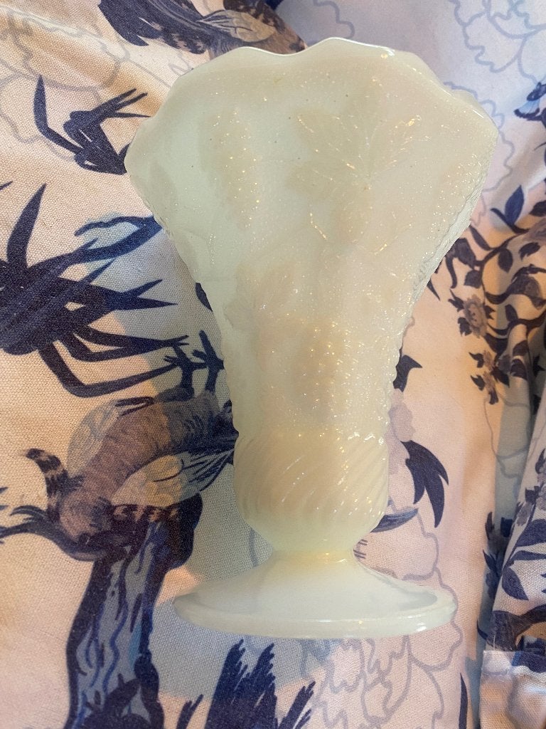 OPALINE VAAS WITTE VAAS KELK, Antiek en Kunst, Curiosa en Brocante, Ophalen of Verzenden