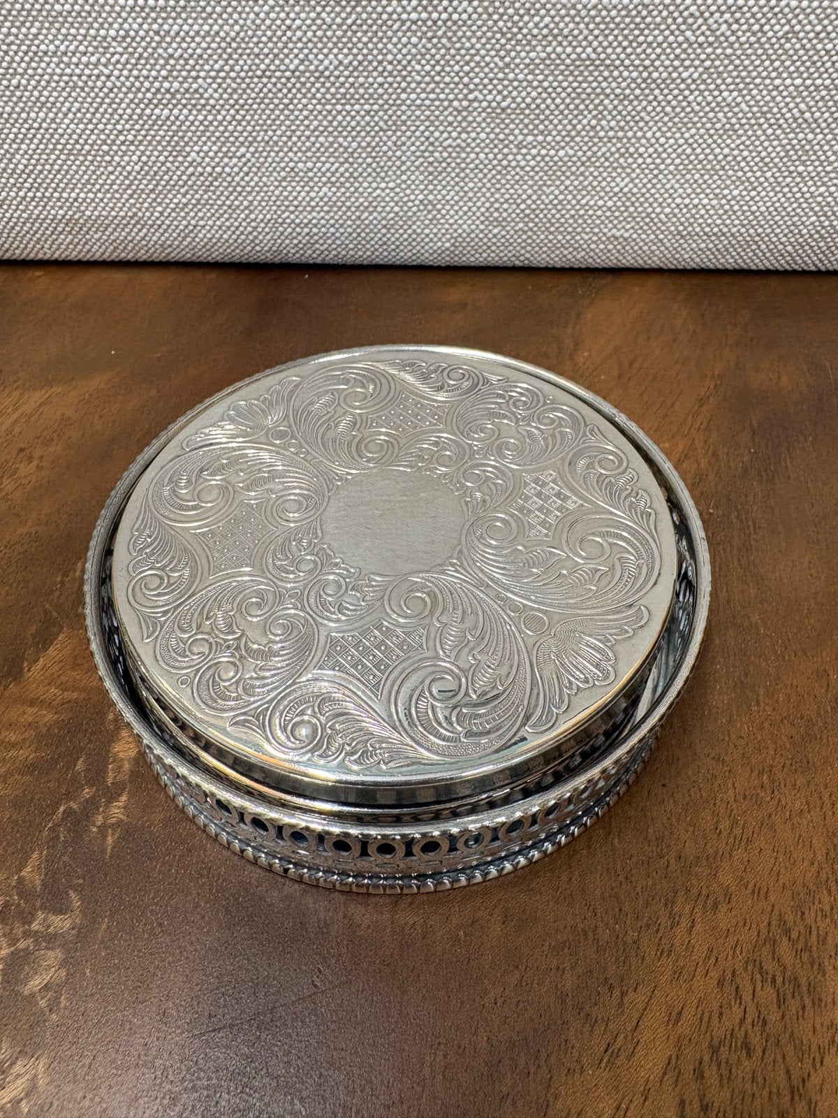 Prachtige set van 4 verzilverde onderzetters met houder., Antiek en Kunst, Antiek | Goud en Zilver, Verzenden, Zilver