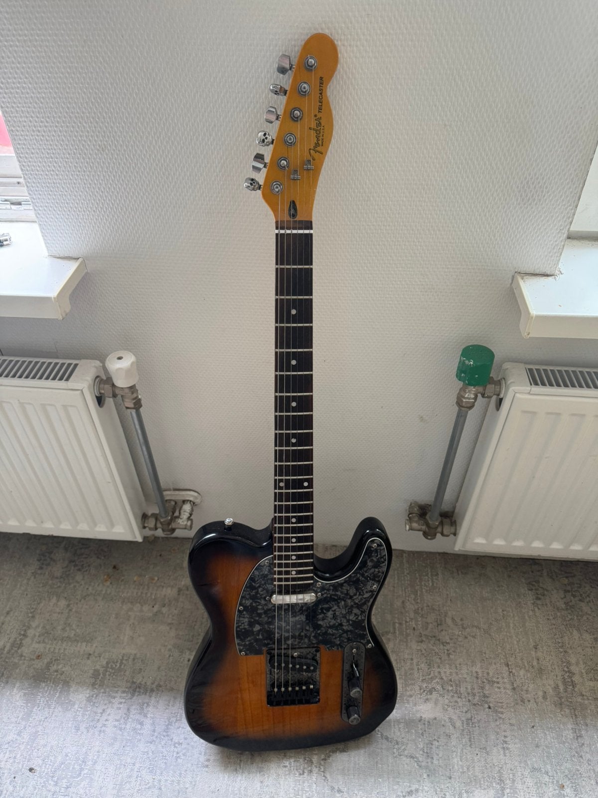 “Fender” telecaster stijl gitaar, Ophalen, Zo goed als nieuw, Solid body, Fender