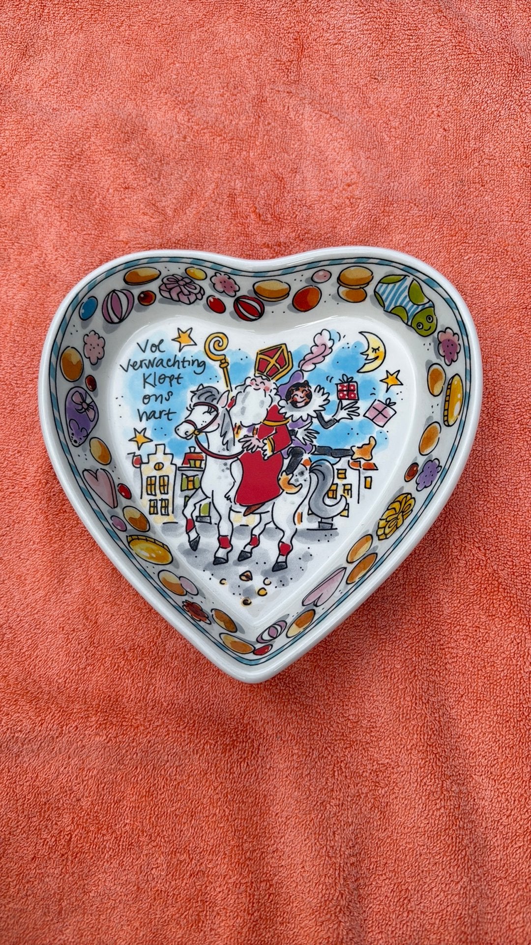 Blond Amsterdam Sint Sinterklaas hartjes schaal, Ophalen, Nieuw, Aardewerk, Schaal of Schalen