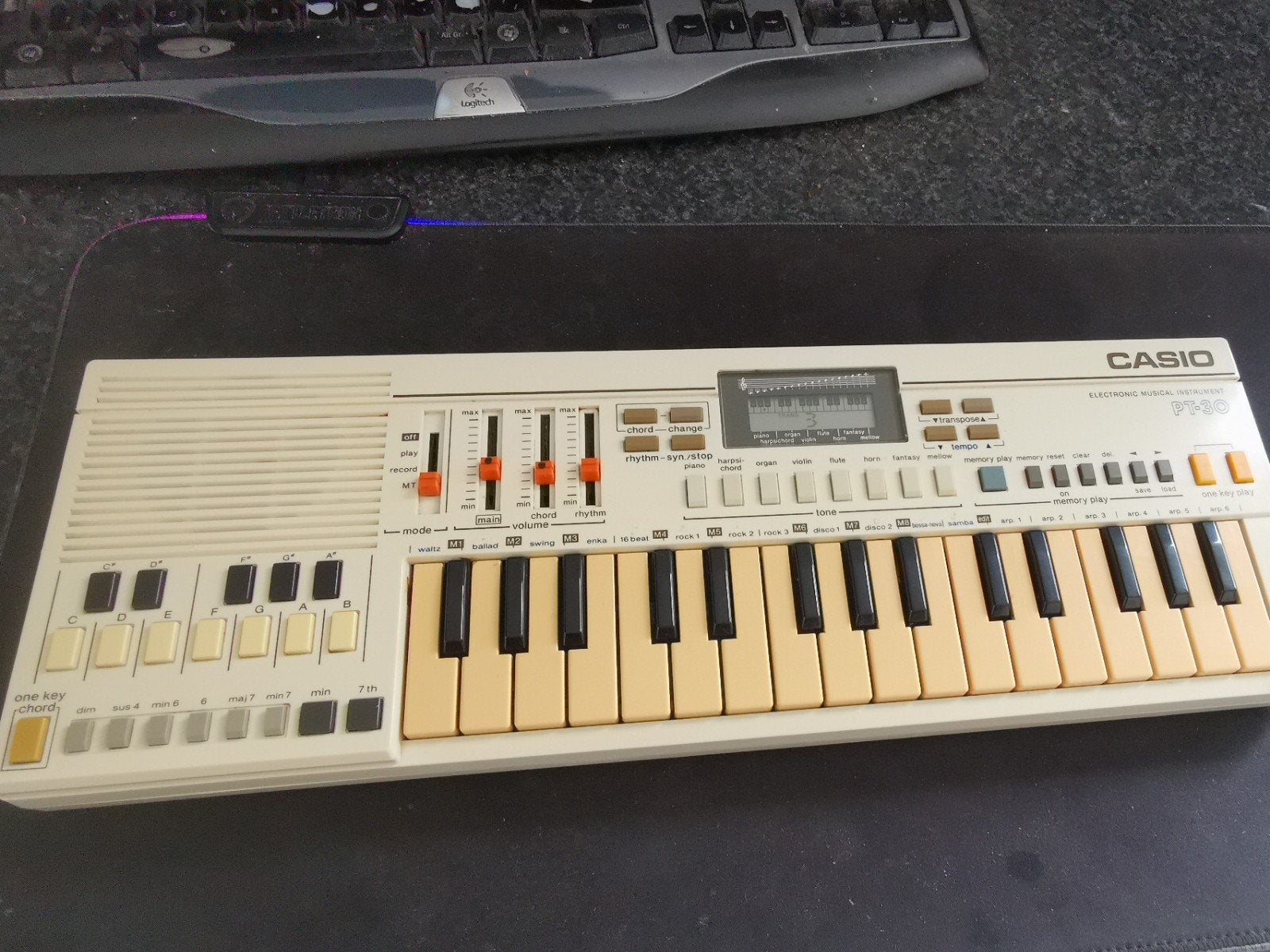 Casio PT-30 Synthesizer 1982 In zeer nette staat & werkend!, Ophalen of Verzenden