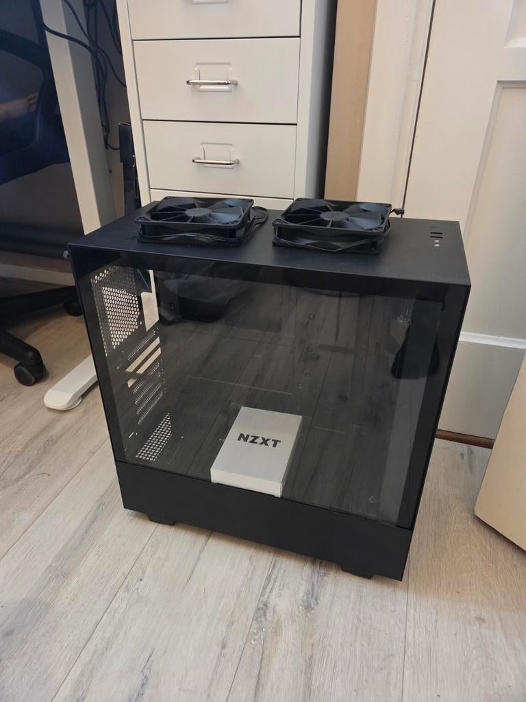 NZXT PC Behuizing met 2x Ventilatoren - Zwart, Computers en Software, Computerbehuizingen, Ophalen of Verzenden, Zo goed als nieuw