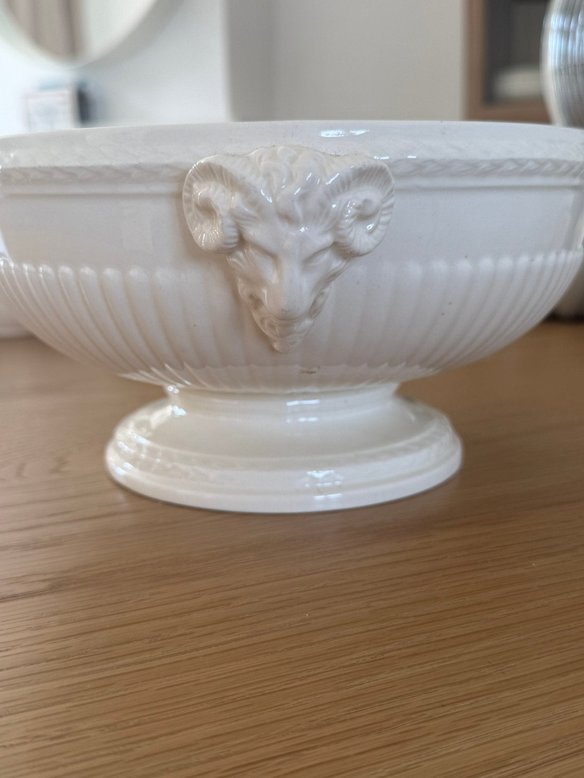 Wedgwood EDME serveerschaal met ramhandgrepen, Ophalen