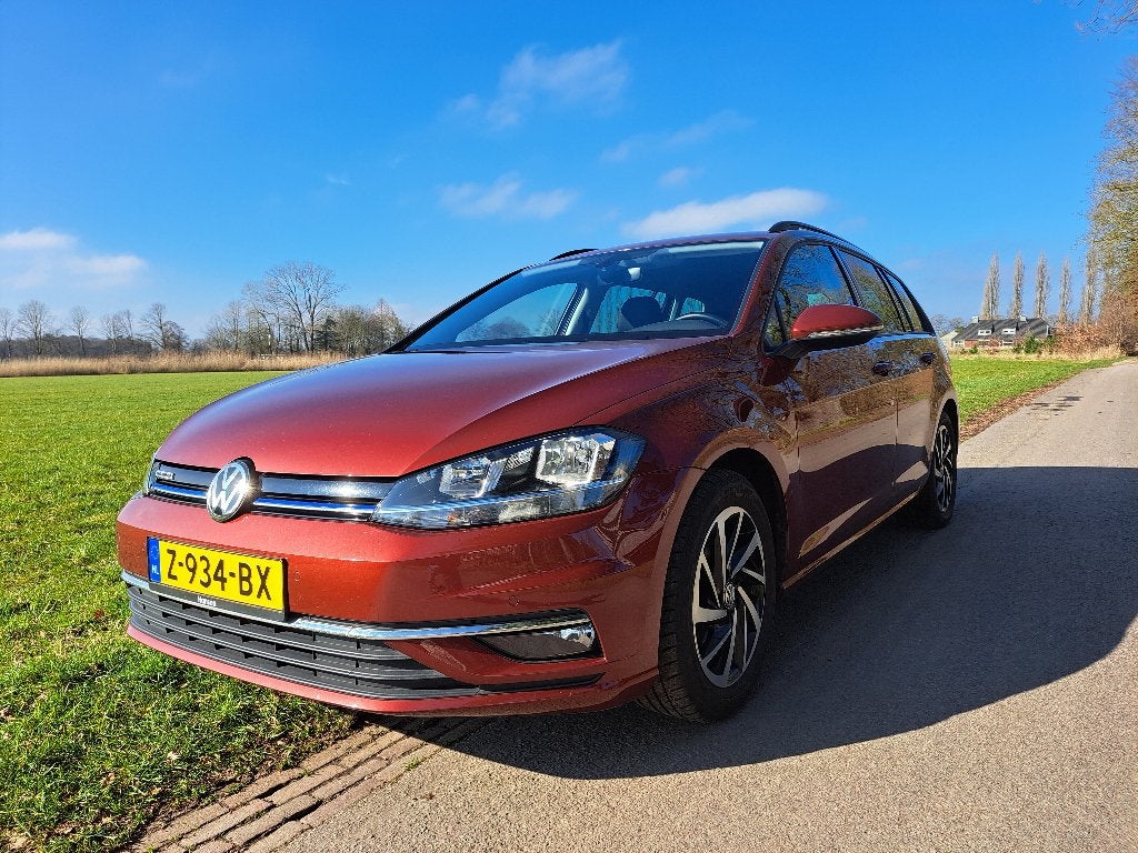 Volkswagen Golf Variant 1.5 TSI 130pk Bluemotion 2019 Rood, Voorwielaandrijving, Stof, 1498 cc, 4 cilinders
