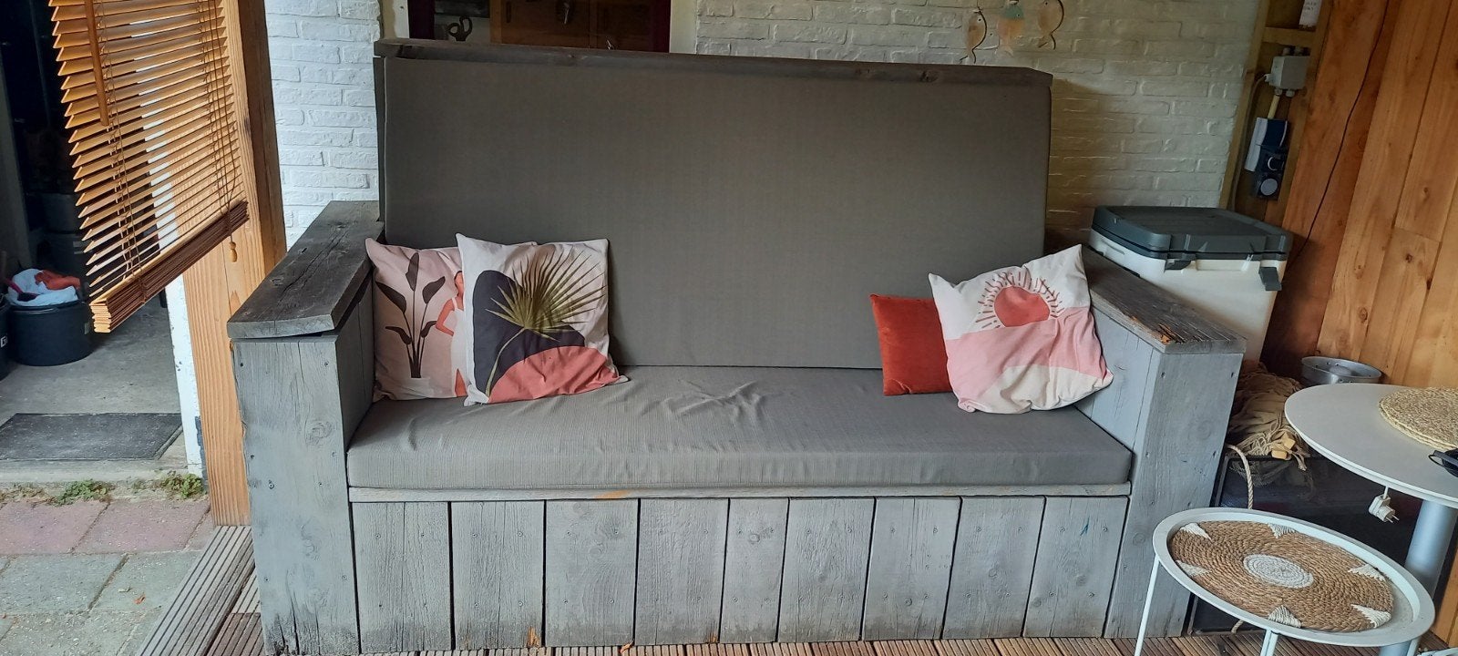 2 Steigerhouten banken met kussens voor buiten op maat, Tuin en Terras, Tuinbanken, Ophalen, Gebruikt, Hout