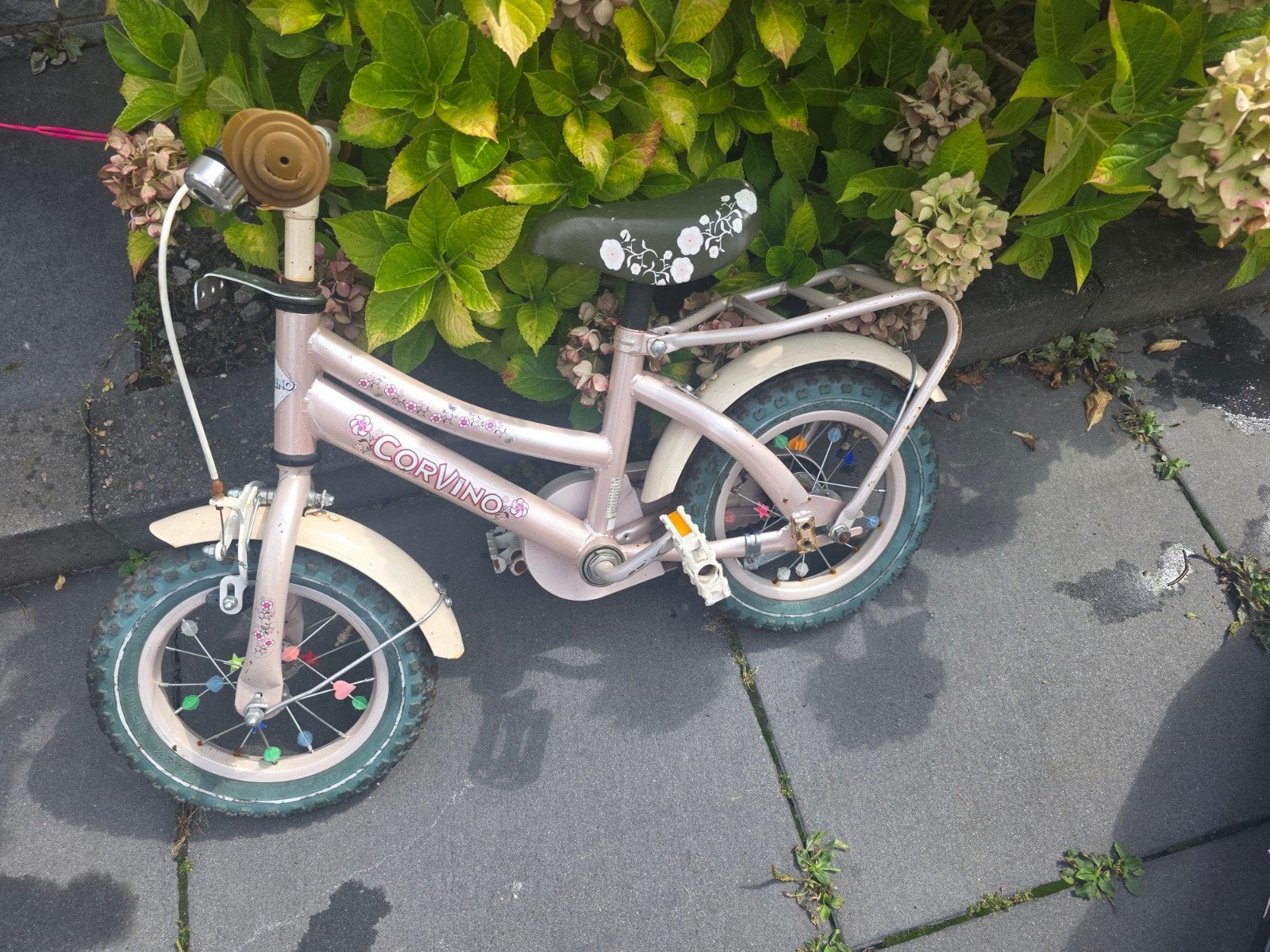Roze kinderfietsje Corvino, 12 inch, Fietsen en Brommers, Fietsen | Kinderfietsjes, Ophalen, Terugtraprem, Gebruikt, Corvino