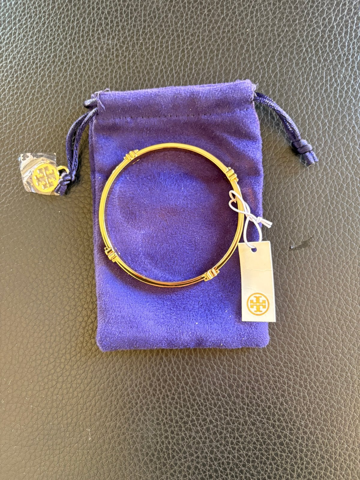 Tory Burch nieuwe goudkleurige armband 6,3 cm doorsnee, Ophalen of Verzenden, Nieuw, Goud, Overige materialen