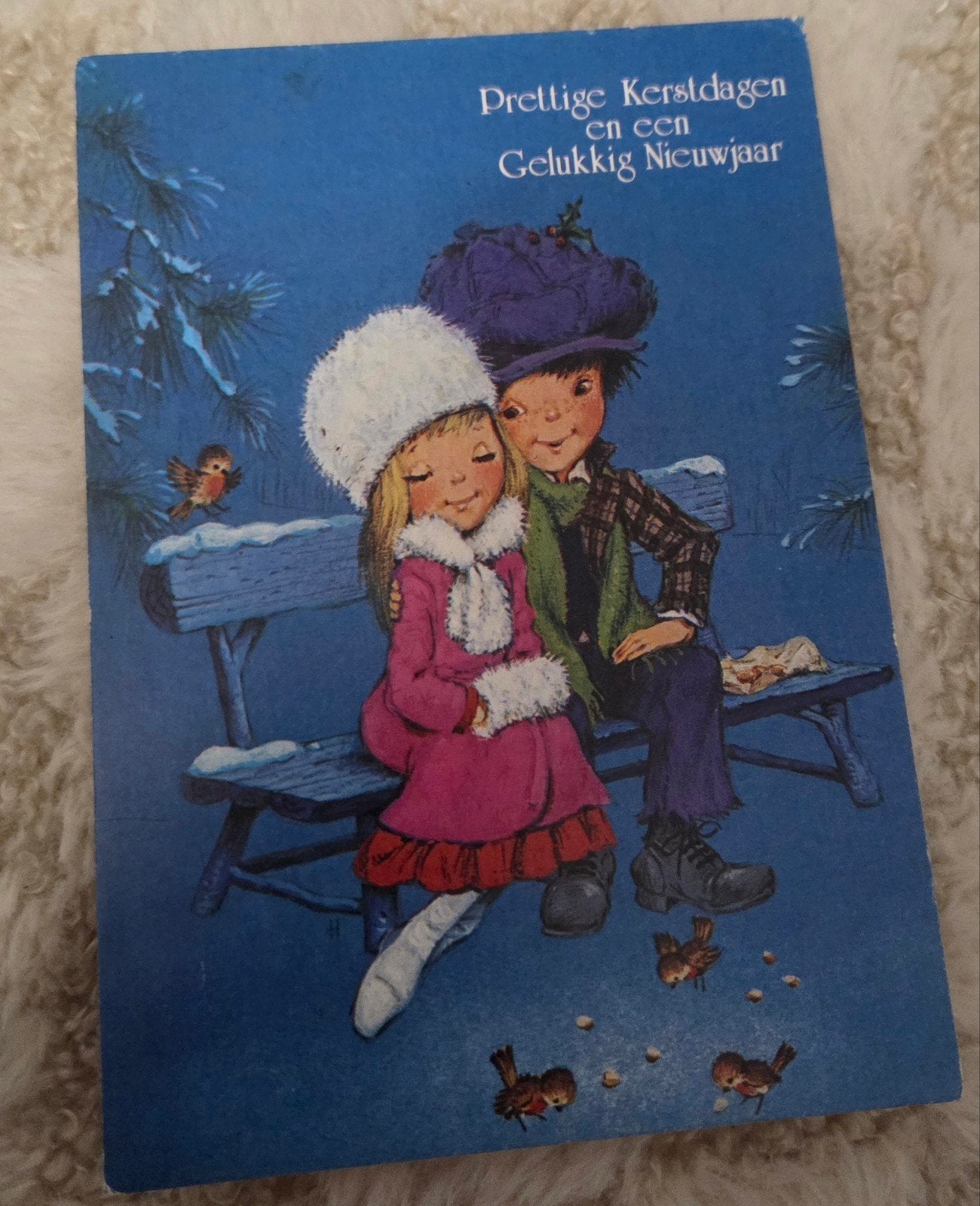 Vintage Kerstkaart -.Romamtisch stelletje op bankje, Verzenden, 1960 tot 1980, Gelopen, Feest(dag)