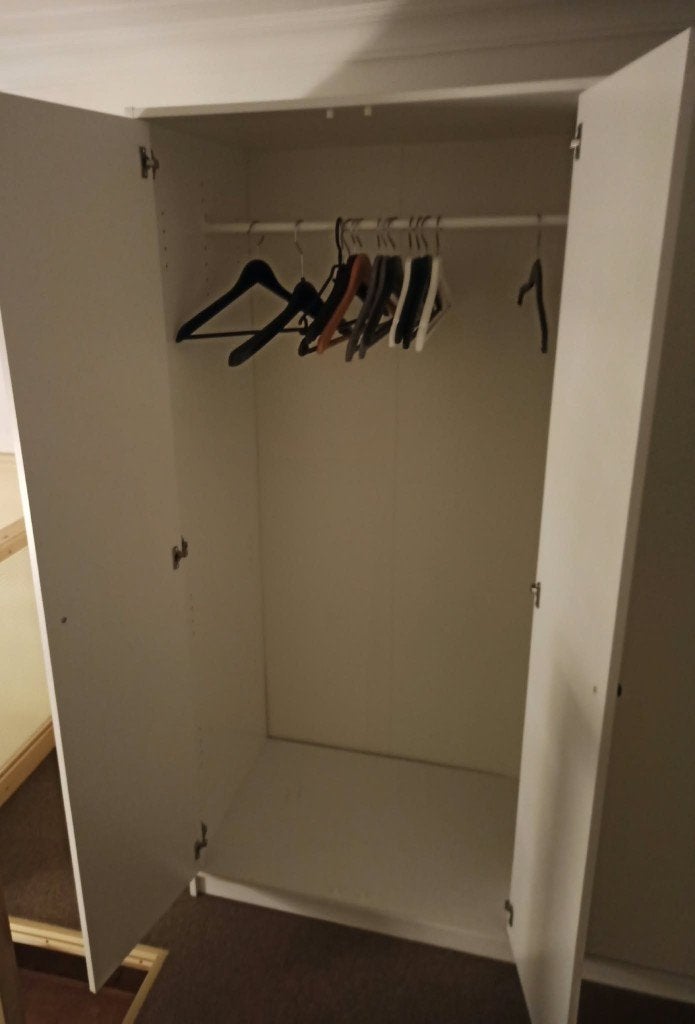 Foto 4 van Mooie kledingkast + stellingkast