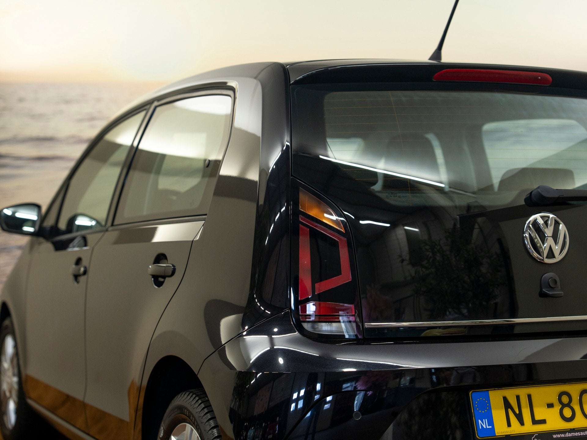 Volkswagen Up! 1.0 BMT high up! NAP, cruisecontrol, lm velge, Auto's, Voorwielaandrijving, Stof, 4 stoelen, Zwart