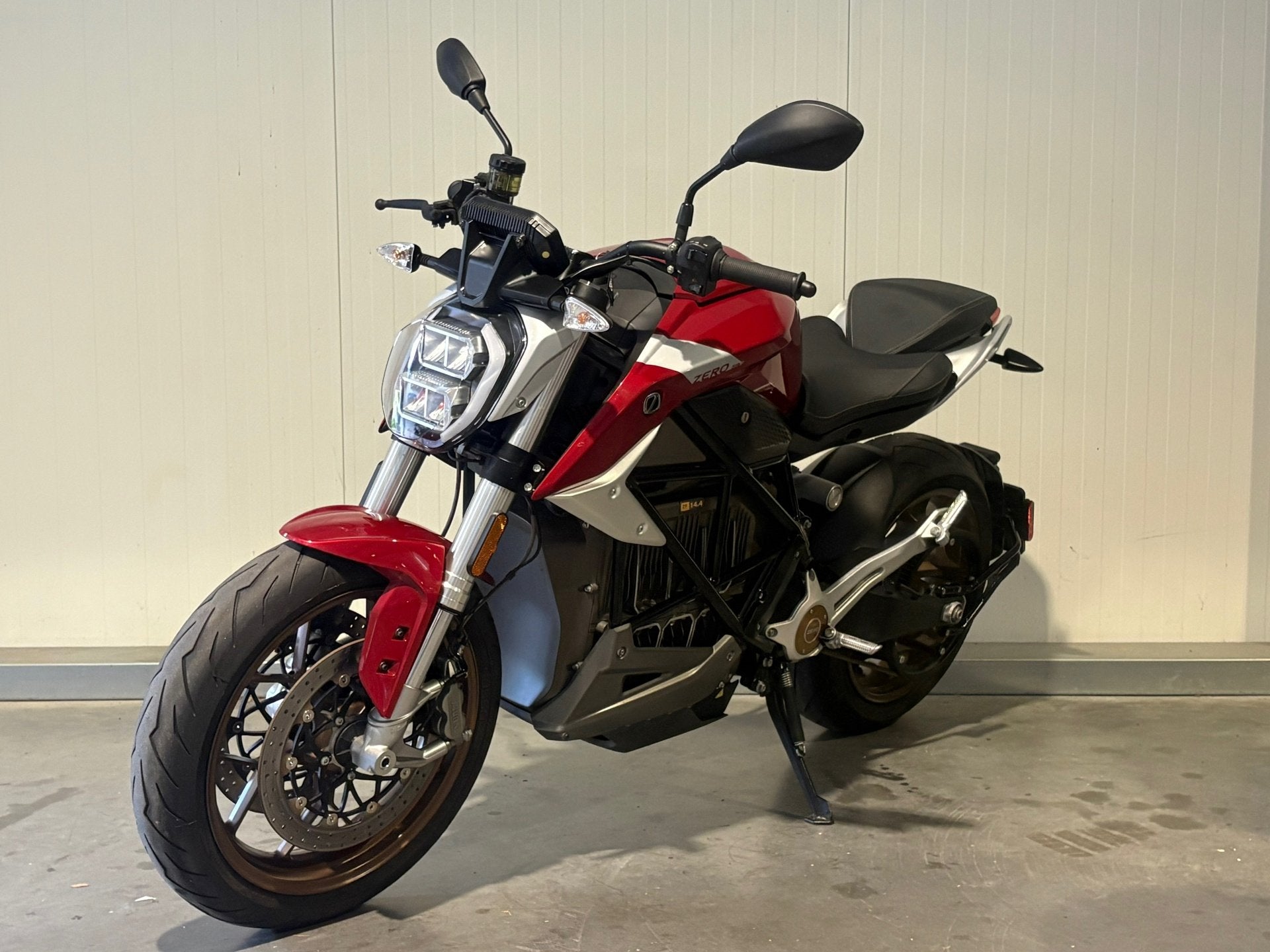 Zero Motorcycles SR/F ZF14.4 | 7.983 km | rijklaar incl. gar, Motoren, Motoren | Overige merken, Inquiries.nl@zeromotorcycles.com
