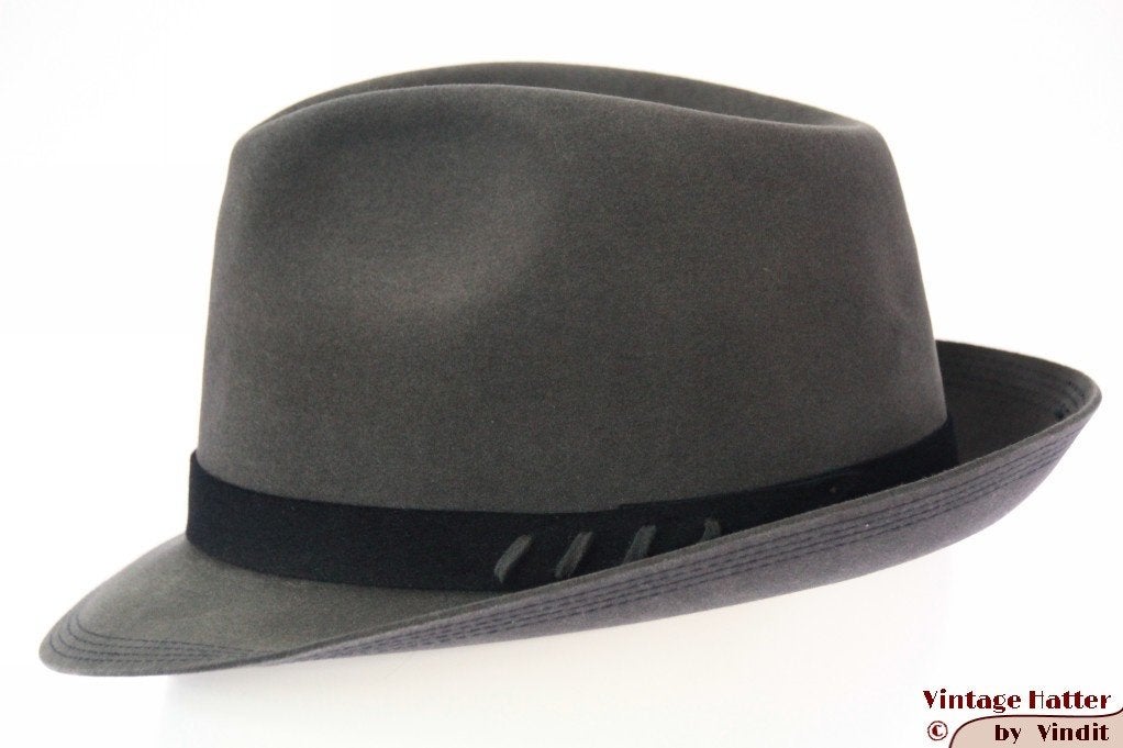 mooie Vintage Gleufhoed Wegener grijs zacht vilt 56, Wegener, Ophalen of Verzenden, Zo goed als nieuw, Accessoires