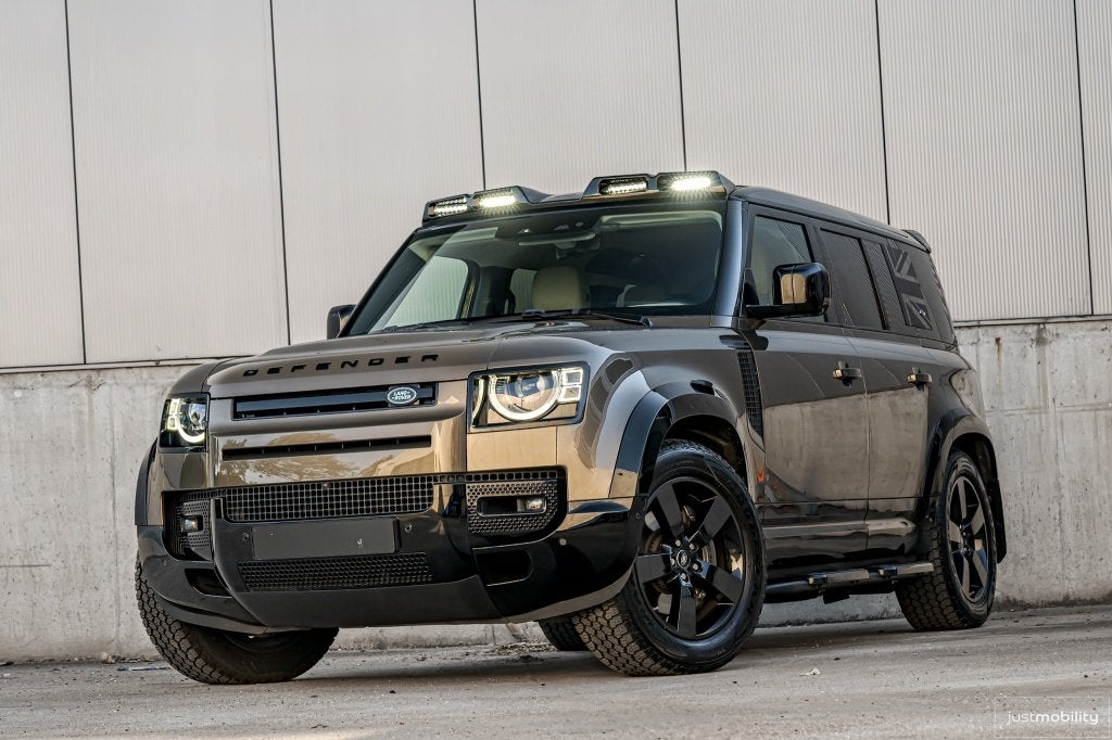 Land Rover Defender 110 3.0 P400 (400PK) FirstEdition, Pano,, Automaat, Automatische klimaatregeling, Gebruikt, Bruin