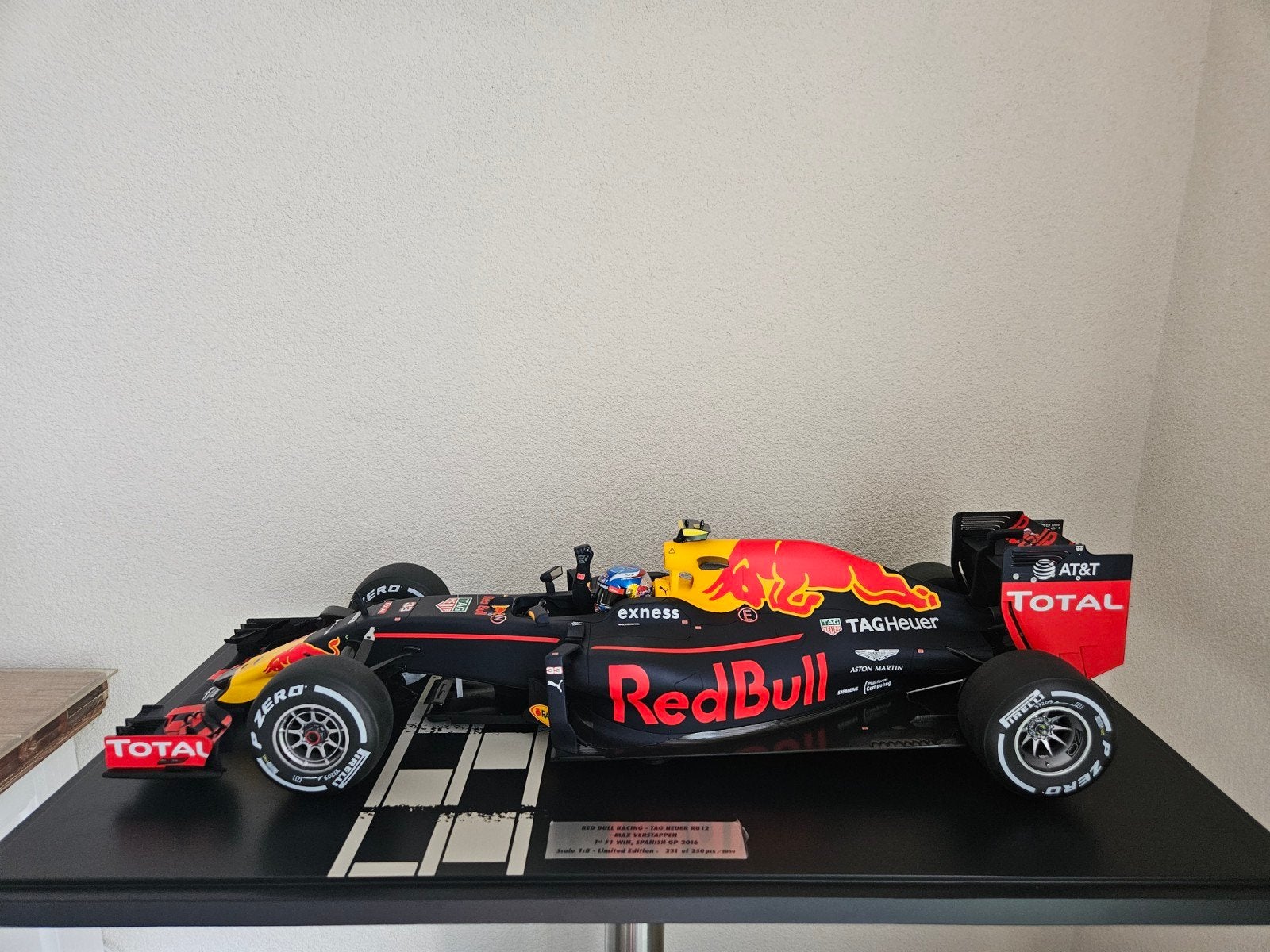 Red Bull Racing F1 schaalmodel 1:8 - Max Verstappen, Ophalen of Verzenden, Zo goed als nieuw, Overige typen