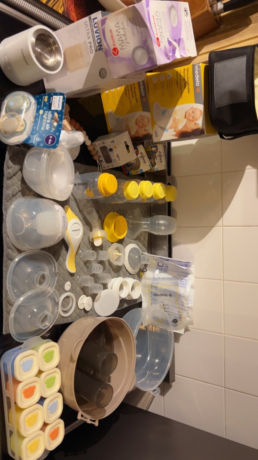 Medela Borstkolf en Babyvoeding Starterspakket, Gebruikt, Medela, Borstkolf, Ophalen of Verzenden