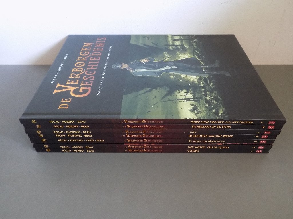 De verborgen geschiedenis ~ Complete HC's 1 t/m 32 + 5 Box'n, Complete serie of reeks, Ophalen of Verzenden, Zo goed als nieuw