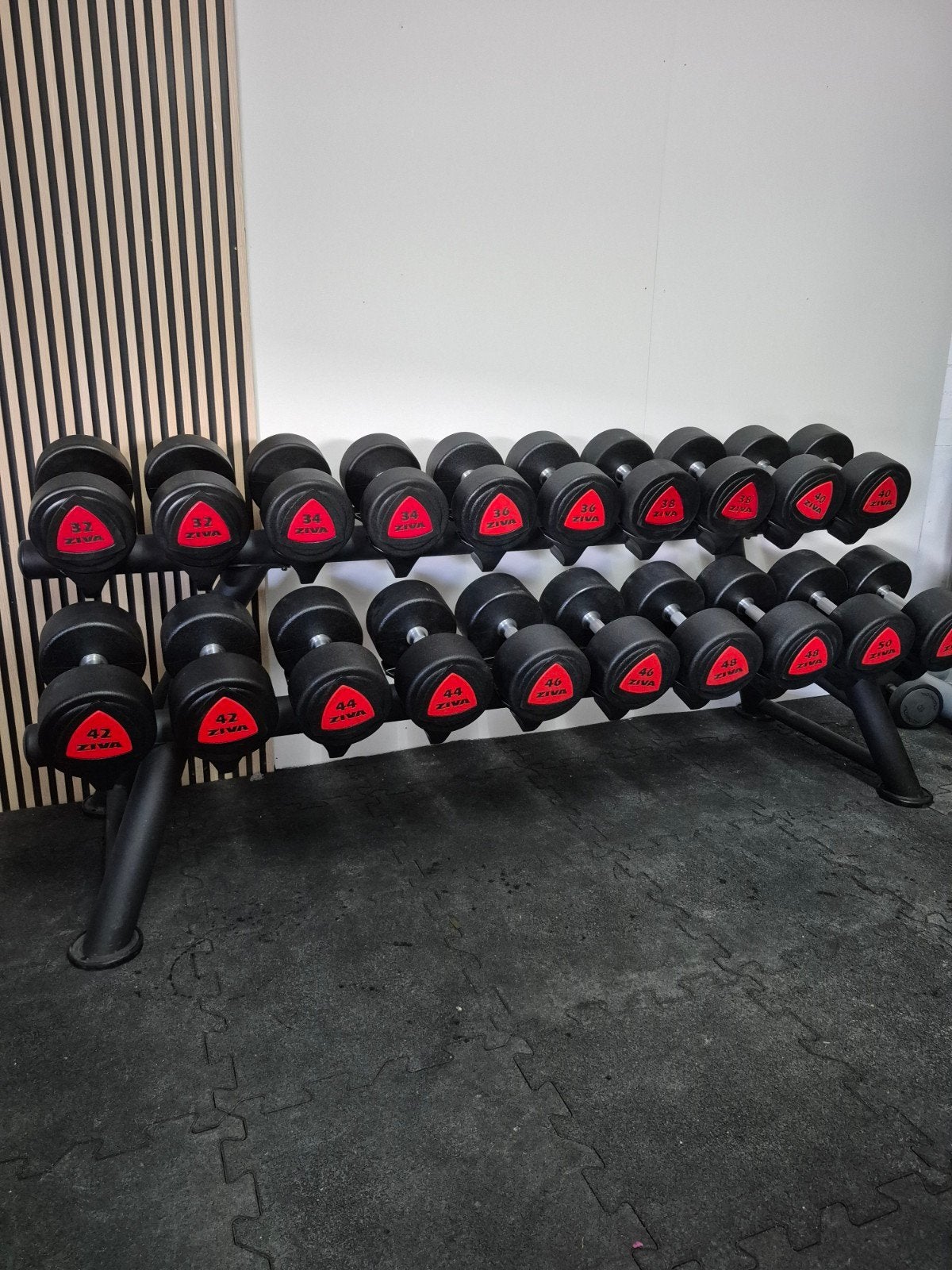 ZIVA Dumbbellset 32KG t/m 50KG + Dumbbellrek – NIEUWSTAAT!, Sport en Fitness, Ophalen, Zo goed als nieuw, Dumbbell