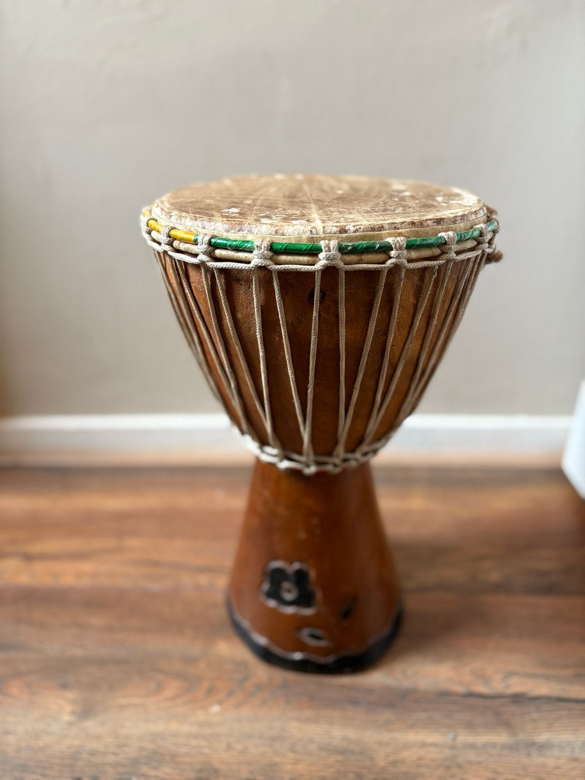 Mooie Djembe - Handgemaakte Afrikaanse Trommel, Muziek en Instrumenten, Ophalen of Verzenden, Zo goed als nieuw, Overige merken