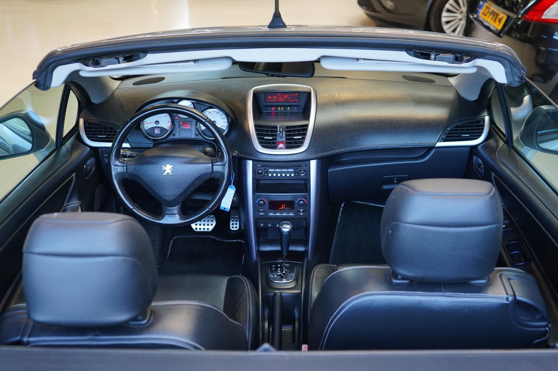 Peugeot 207 CC 1.6 VTi Féline | AUT | CRUISE | JBL | NAP |, Auto's, 4 cilinders, Cabriolet, 4 stoelen, 600 kg