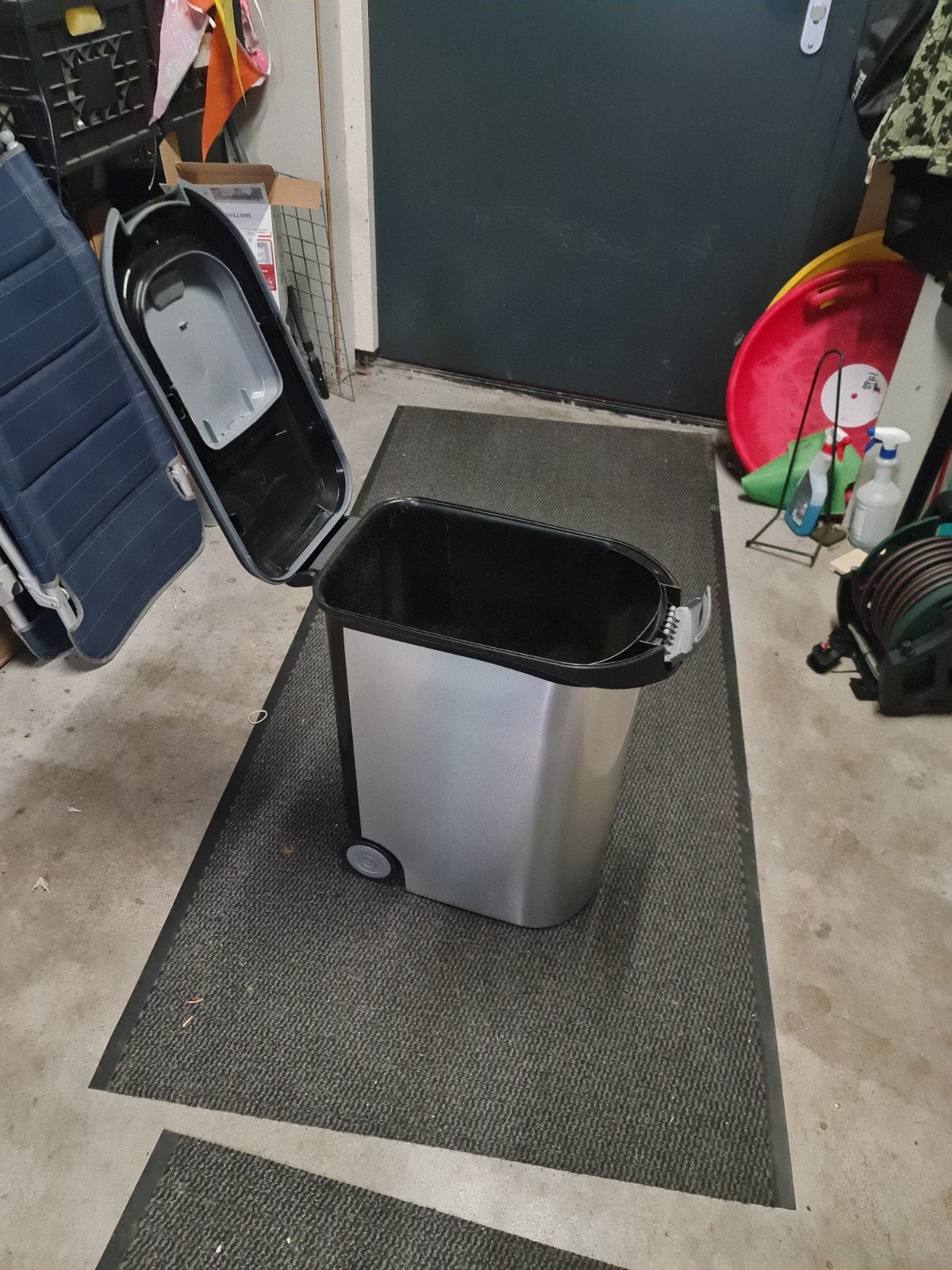 Curver voercontainer voor droog voer, Ophalen