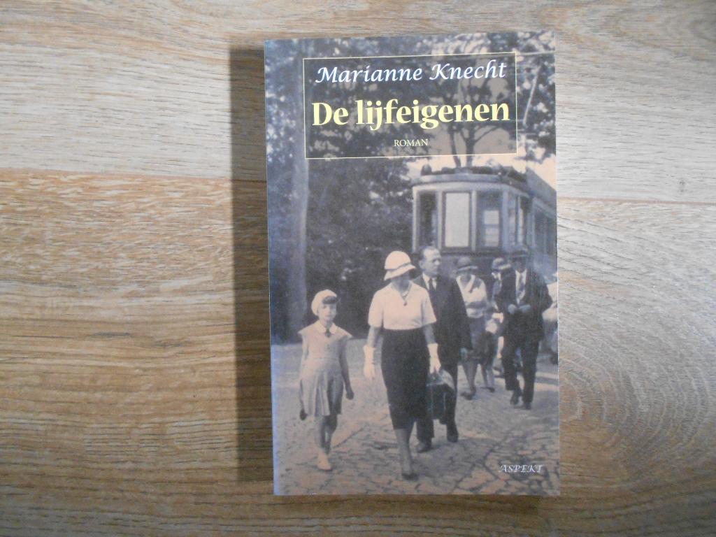 Marianne Knecht De lijfeigenaren, Ophalen of Verzenden, Tweede Wereldoorlog, Zo goed als nieuw, Overige onderwerpen